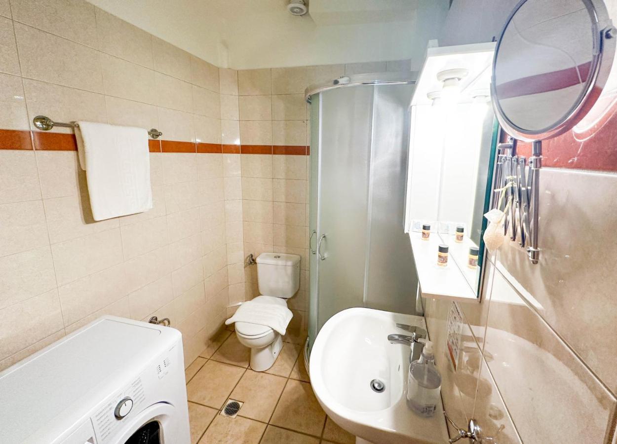 Mini Art Apartments Gerani  Ngoại thất bức ảnh