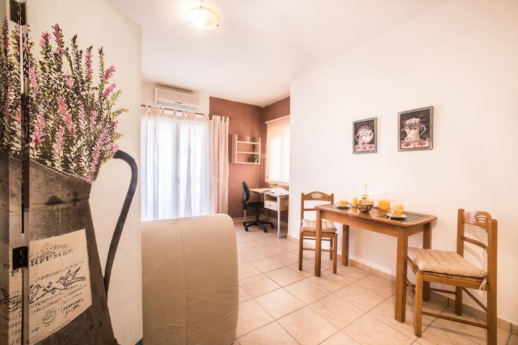 Mini Art Apartments Gerani  Ngoại thất bức ảnh